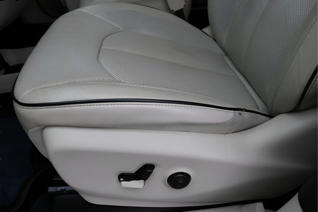 Used Car 2018 Chrysler Pacifica Hybrid  Limited For Sale Under $20,000 In Austin, Texas