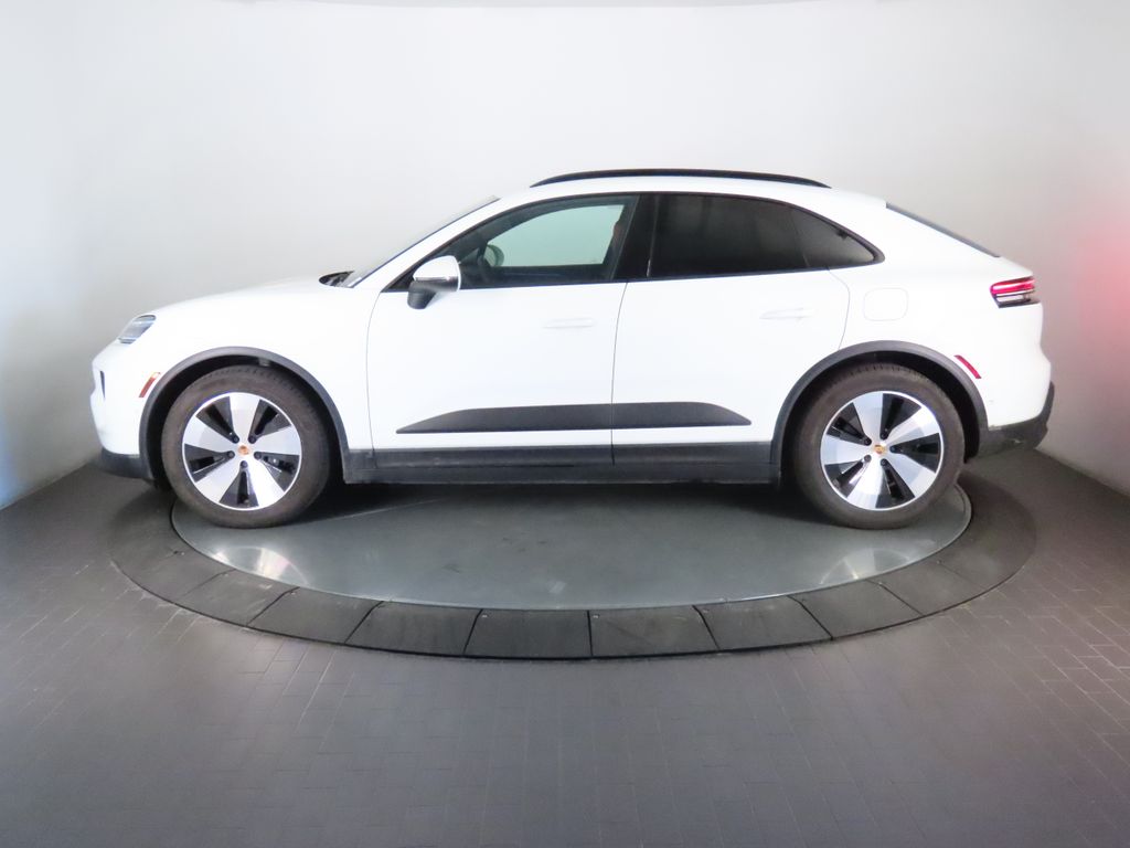 Thumbnail: 2024 Porsche Macan - 2