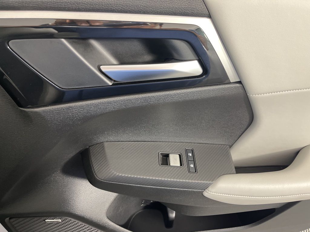 Thumbnail: 2025 Mitsubishi Outlander - 21