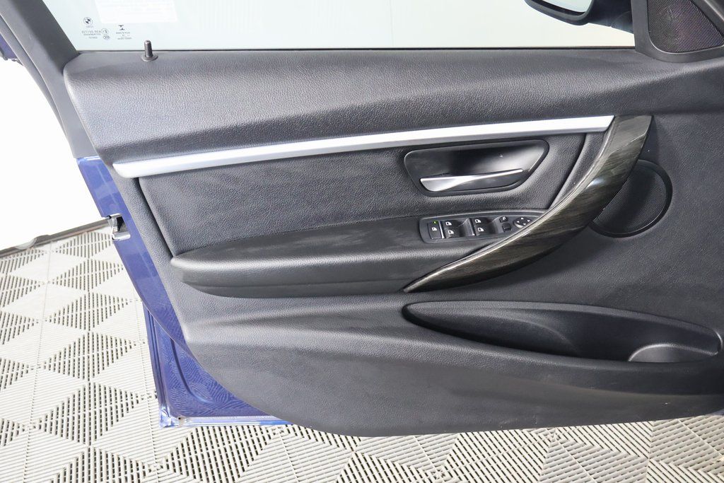 Thumbnail: 2017 BMW 3 Series - 12