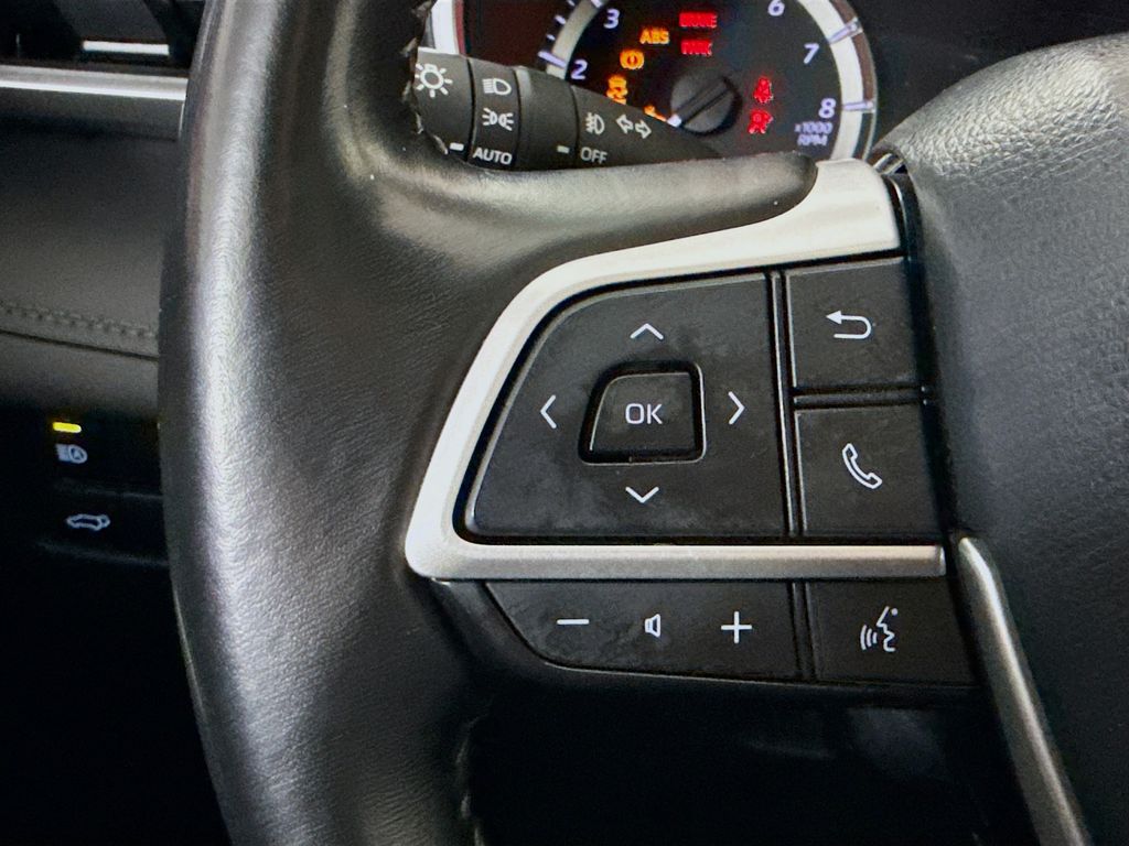 Thumbnail: 2023 Toyota Highlander - 11