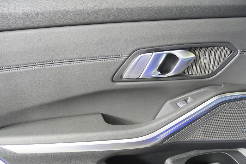 Thumbnail: 2027 BMW M3 - 17