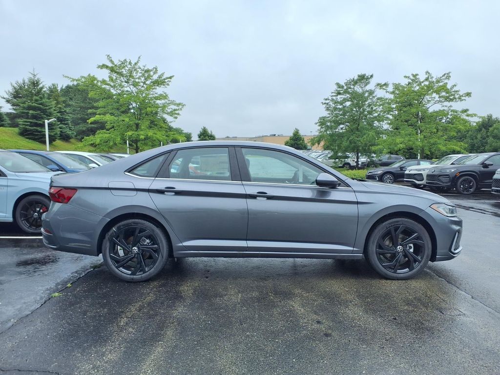 New 2026 Platinum Gray Metallic Volkswagen 1.5T SE image 3