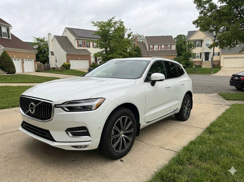 White 2021 Volvo XC60 T5 Inscription AWD SUV / Crossover All-Wheel Drive Automatic
