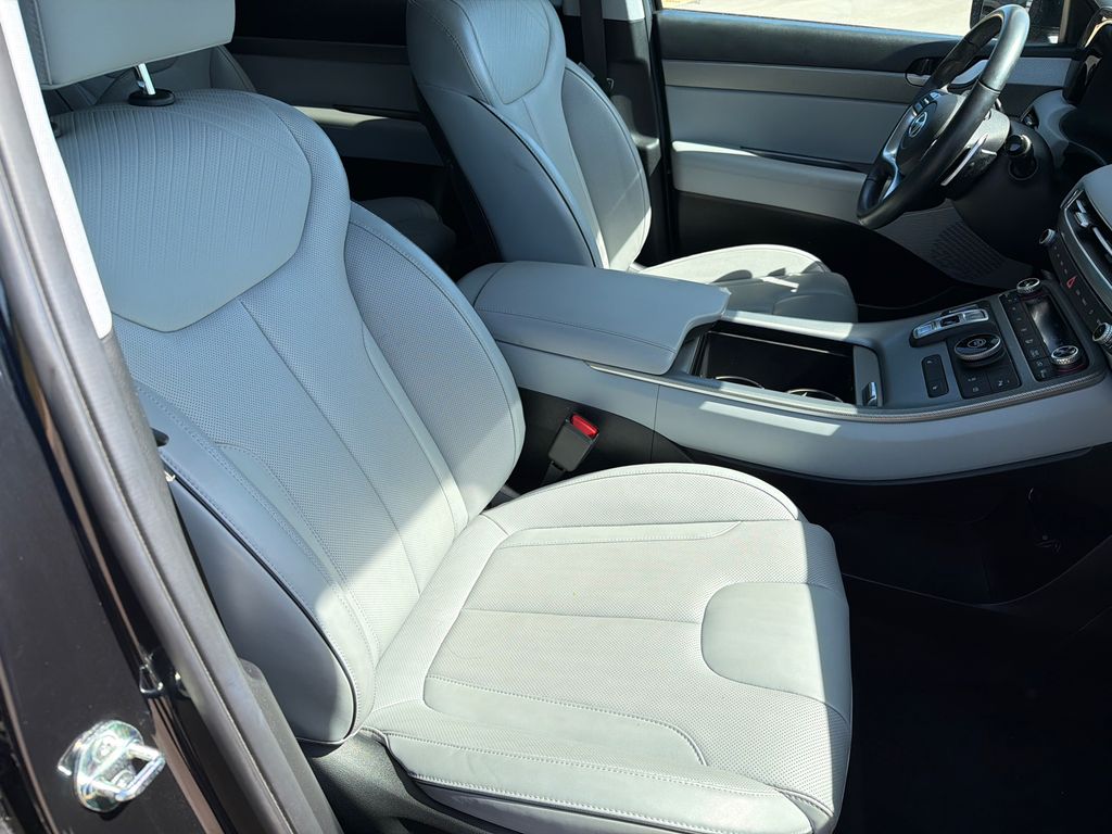 Used 2025 White Hyundai SEL image 13