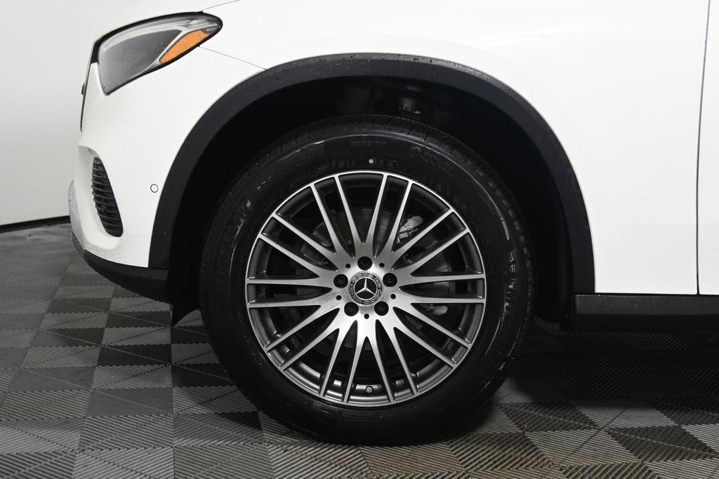 Thumbnail: 2025 Mercedes-Benz GLC - 11