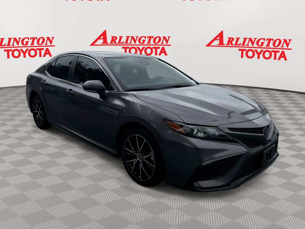 2023 Toyota Camry SE's photo
