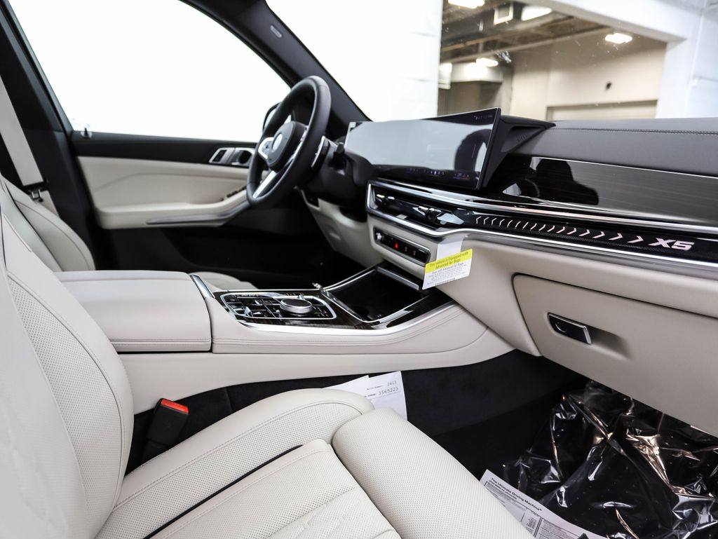 Thumbnail: 2026 BMW X5 - 30