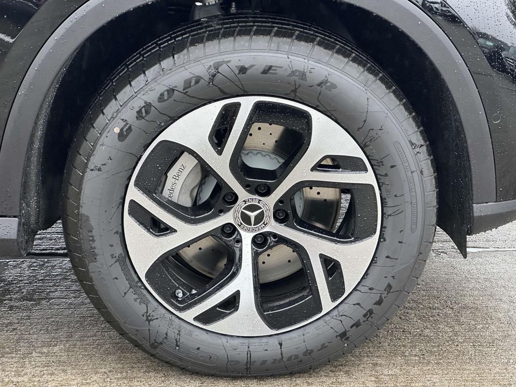 2025 Mercedes-Benz GLC 350 7