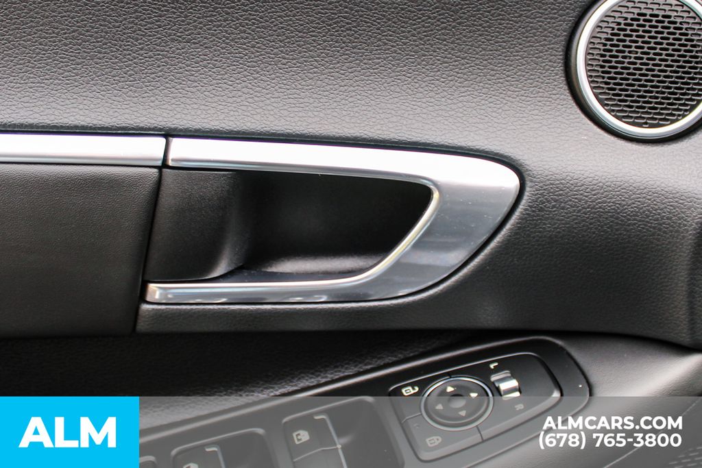 Used 2023 Black Hyundai SEL image 37