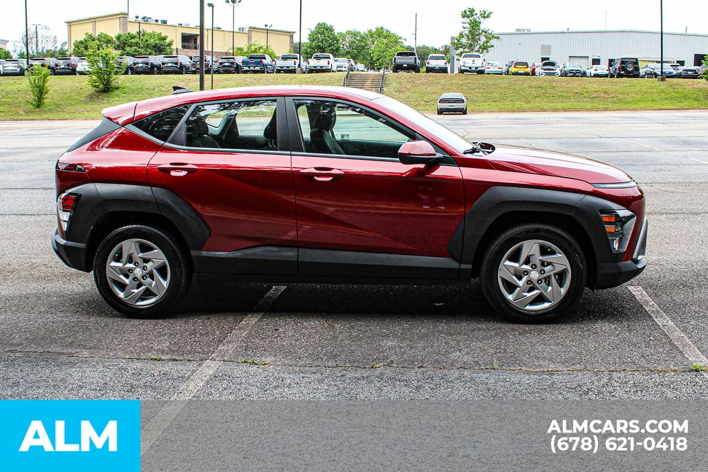 Used 2025 Red Hyundai SE image 9