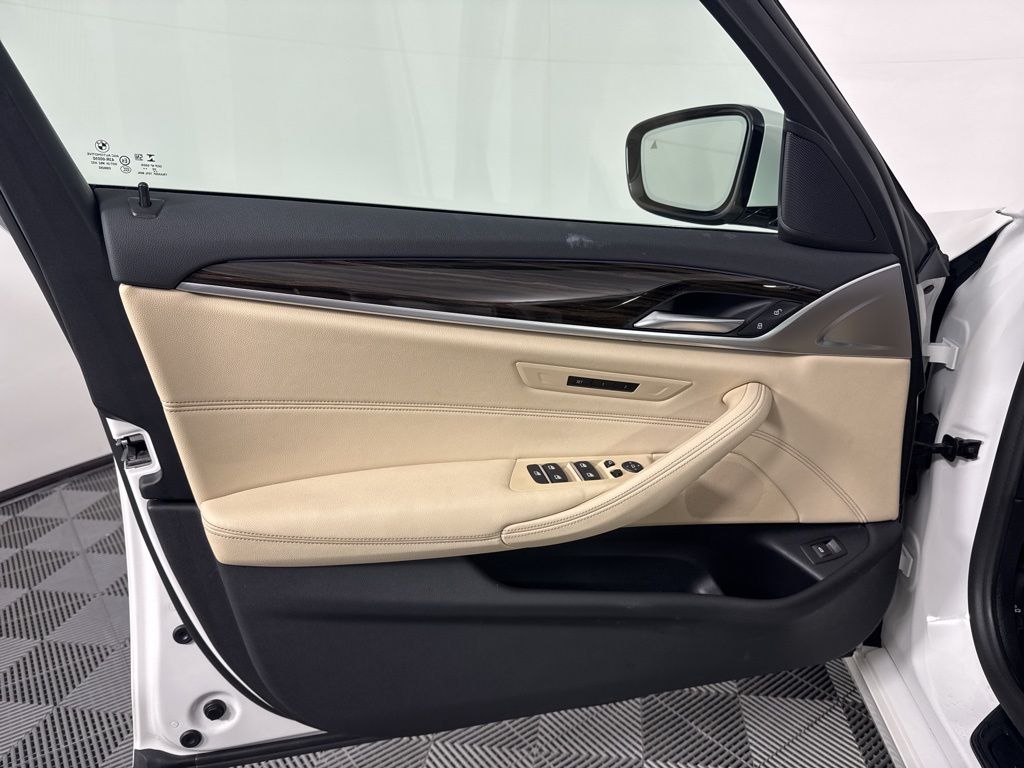 2021 BMW 5 Series 530i xDrive 9
