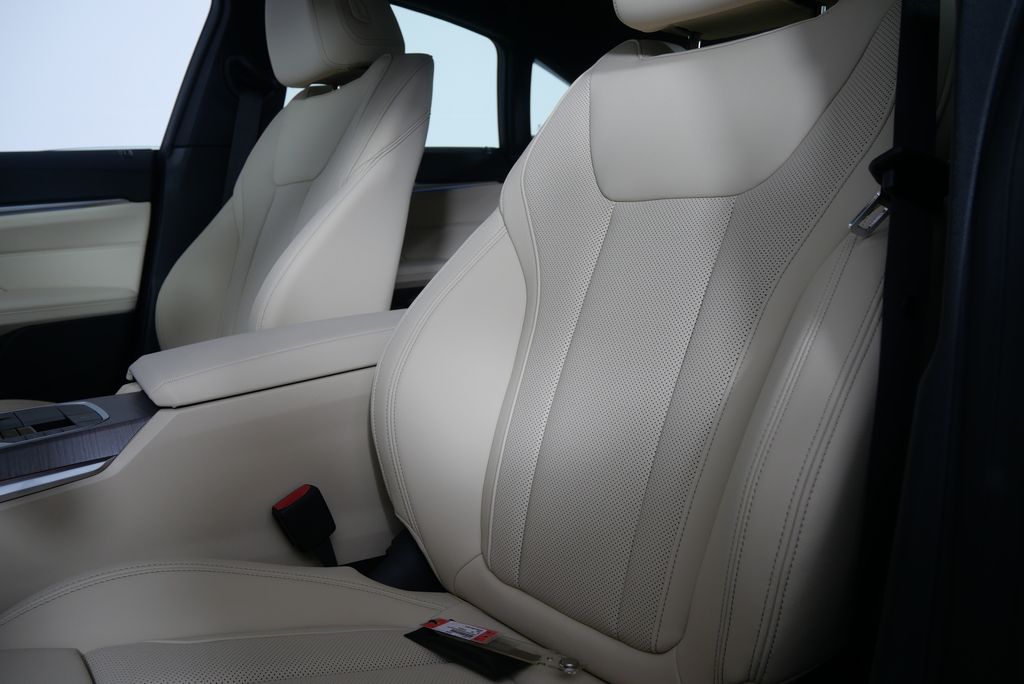 2025 BMW i4 eDrive40 10