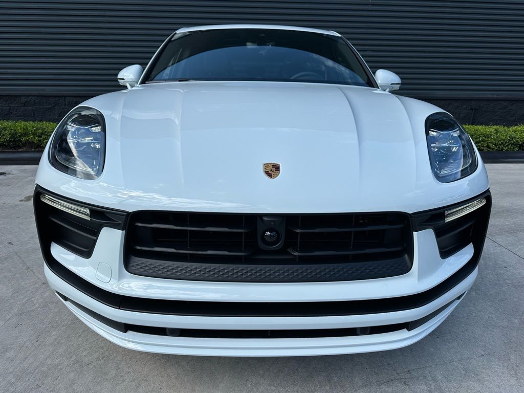 Thumbnail: 2026 Porsche Macan - 8