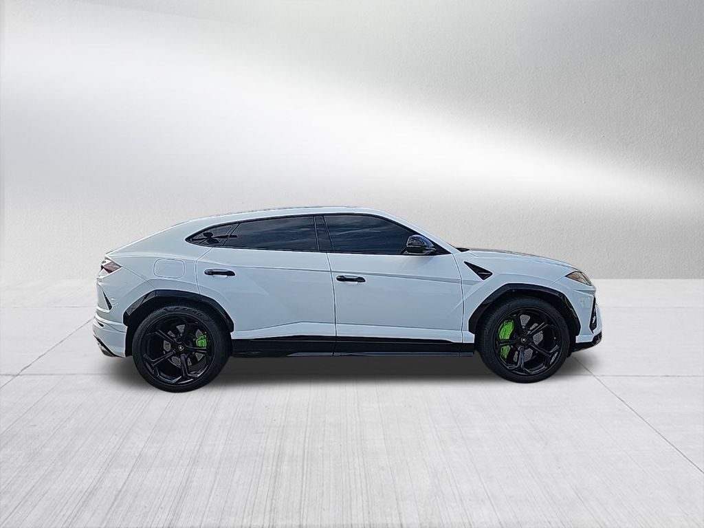 2022 Lamborghini Urus Base 4