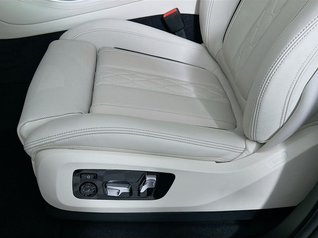 Thumbnail: 2026 BMW X5 - 21
