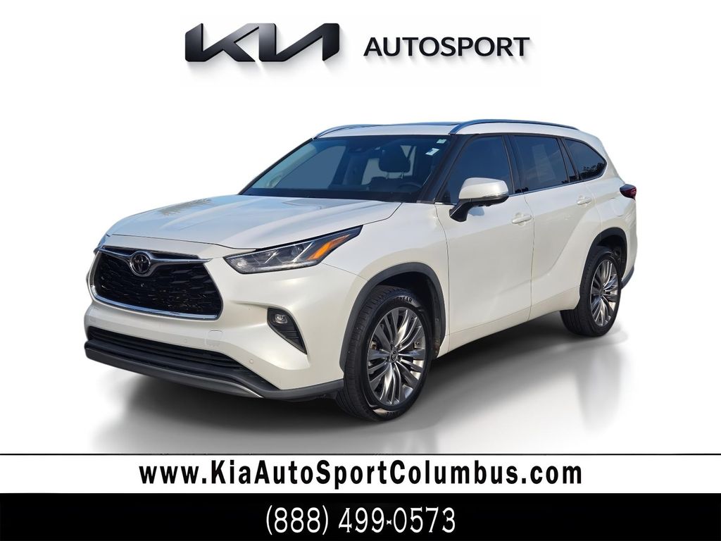 White (Wind Chill Pearl) 2023 Toyota Highlander SUV / Crossover Front-Wheel Drive 8-Speed Automatic