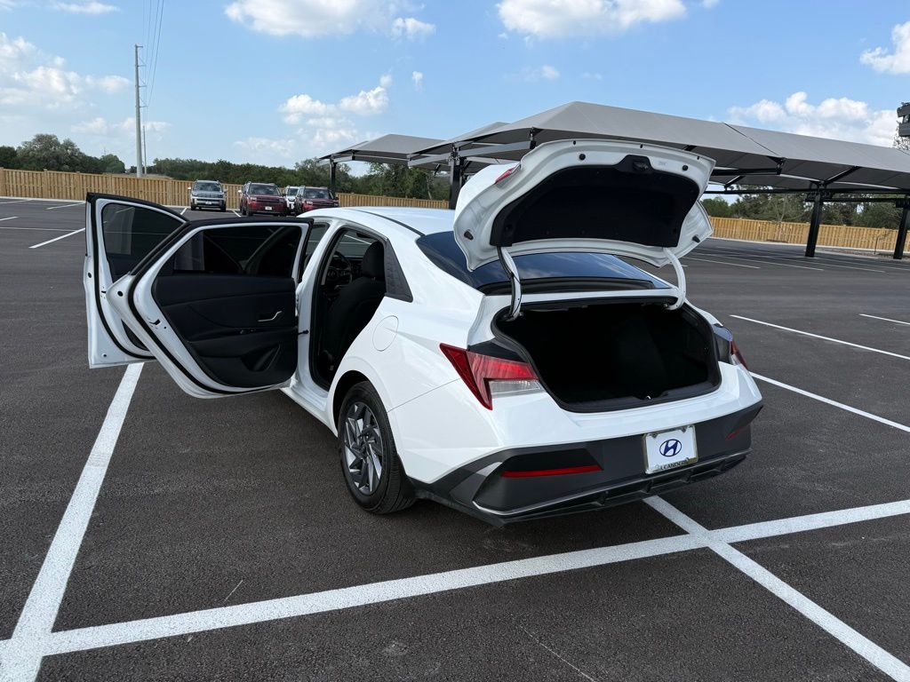 Thumbnail: 2024 Hyundai Elantra - 25