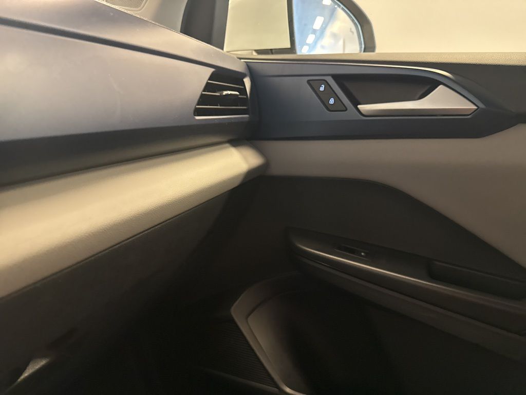 2023 Volkswagen Taos SE photo 23