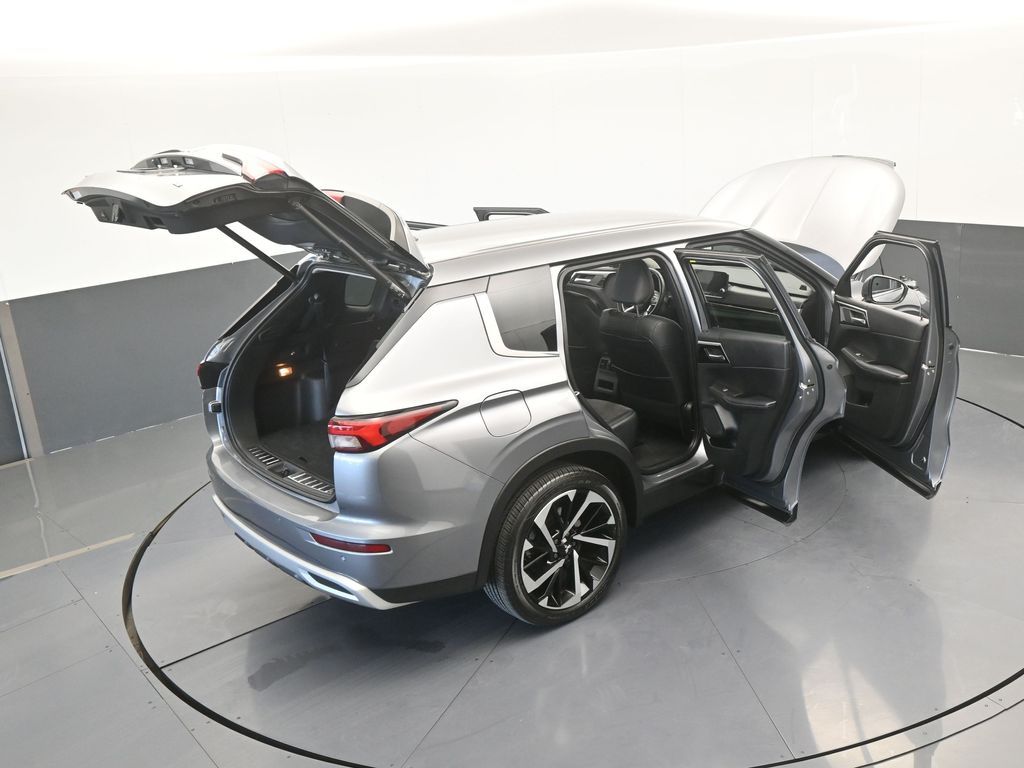 Used 2022 Silver Mitsubishi SE image 63