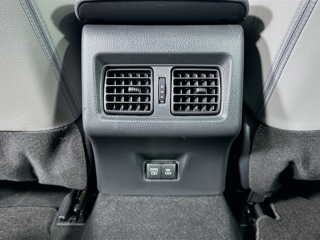 Thumbnail: 2025 Toyota Camry - 25