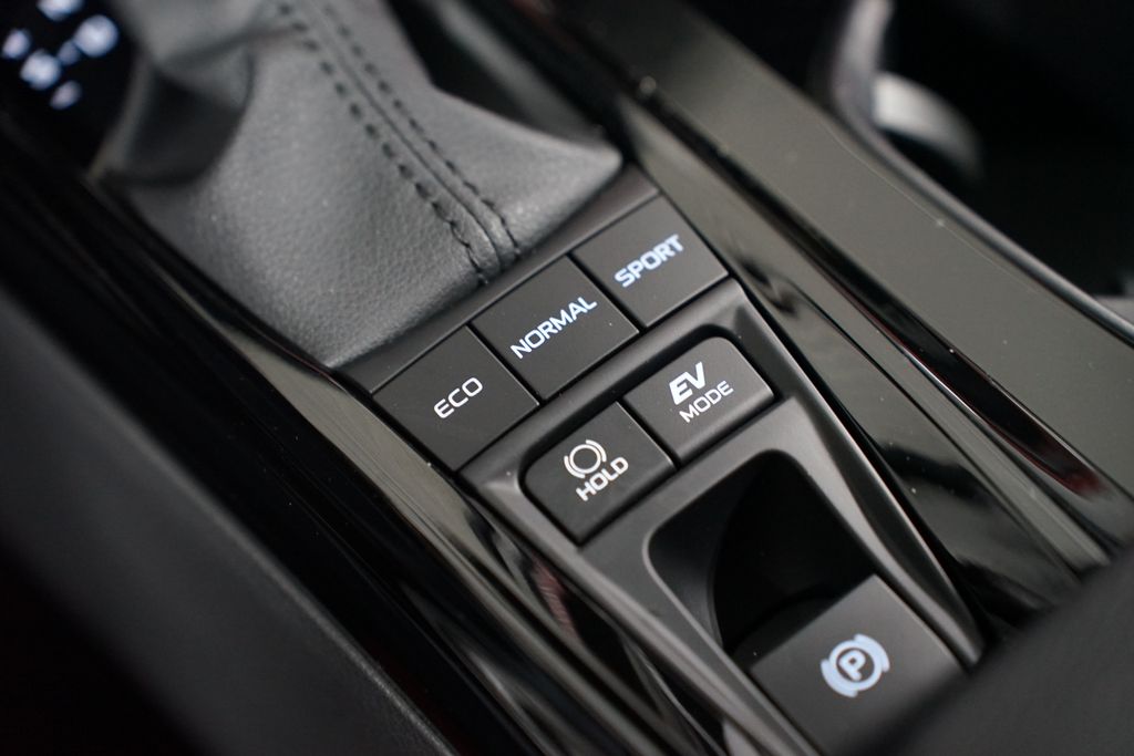 2025 Toyota Camry XSE 24