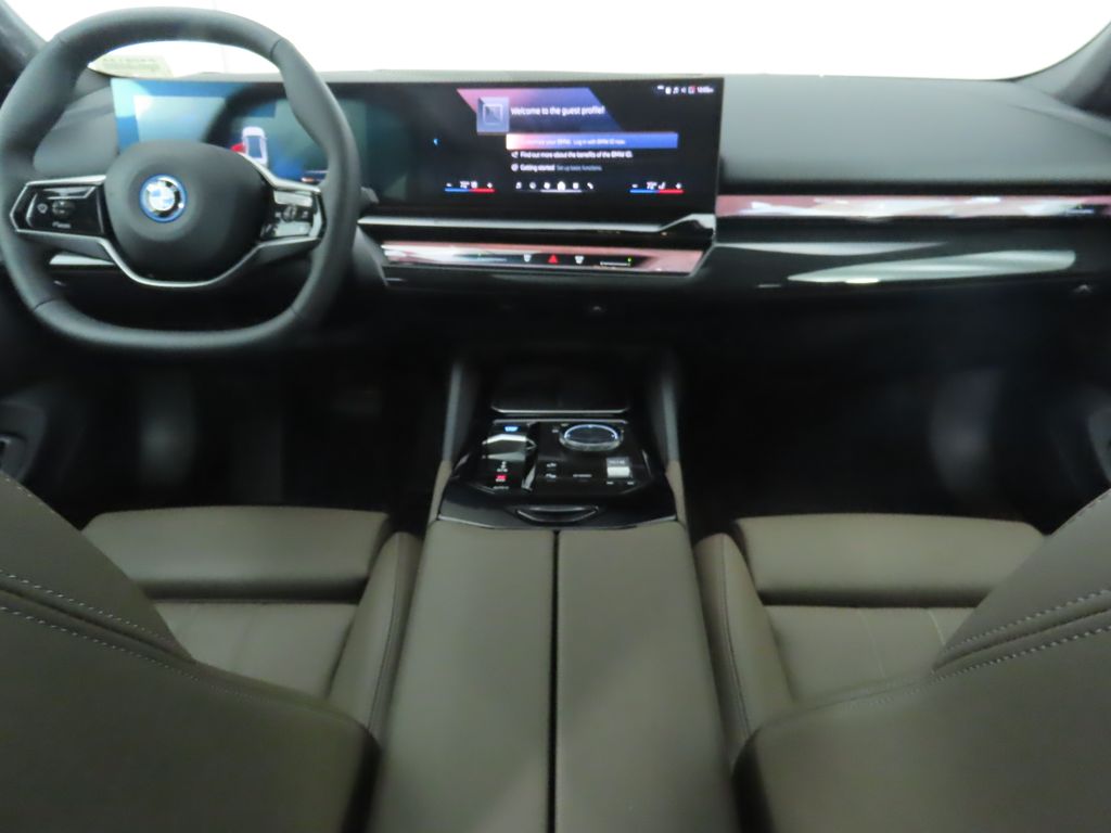 2024 BMW i5 eDrive40 13