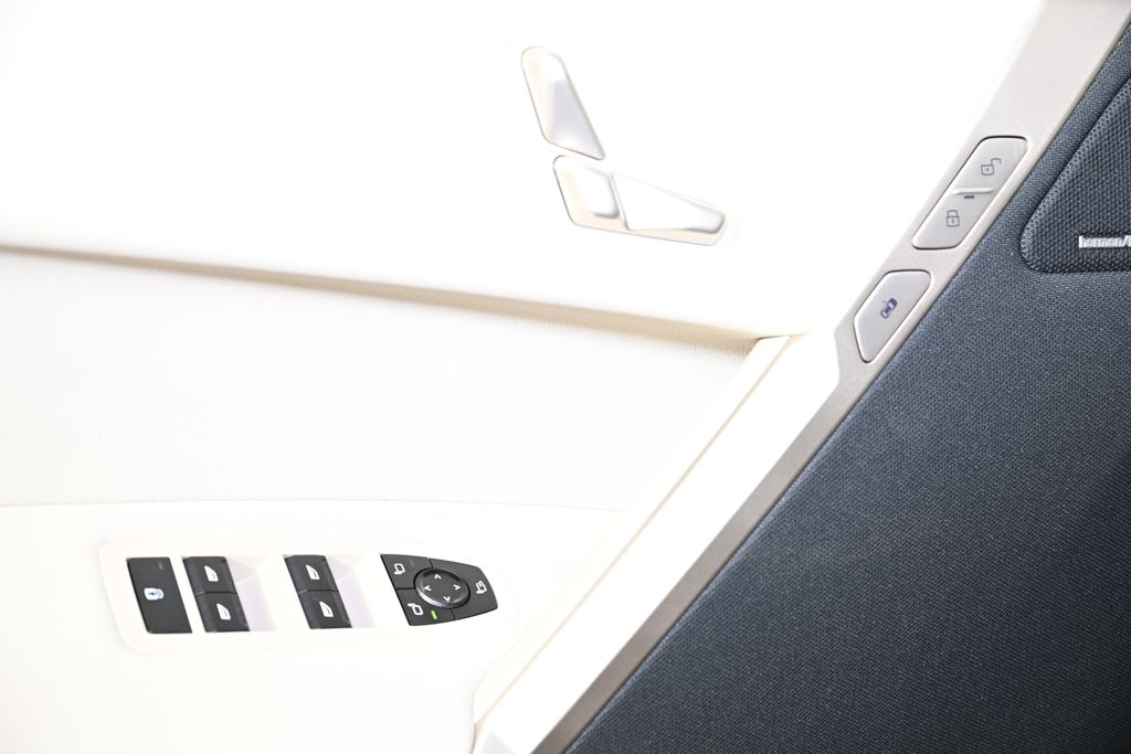 Thumbnail: 2026 BMW iX - 22