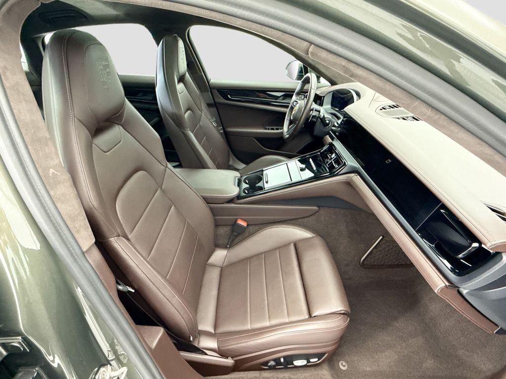 Thumbnail: 2025 Porsche Panamera - 19