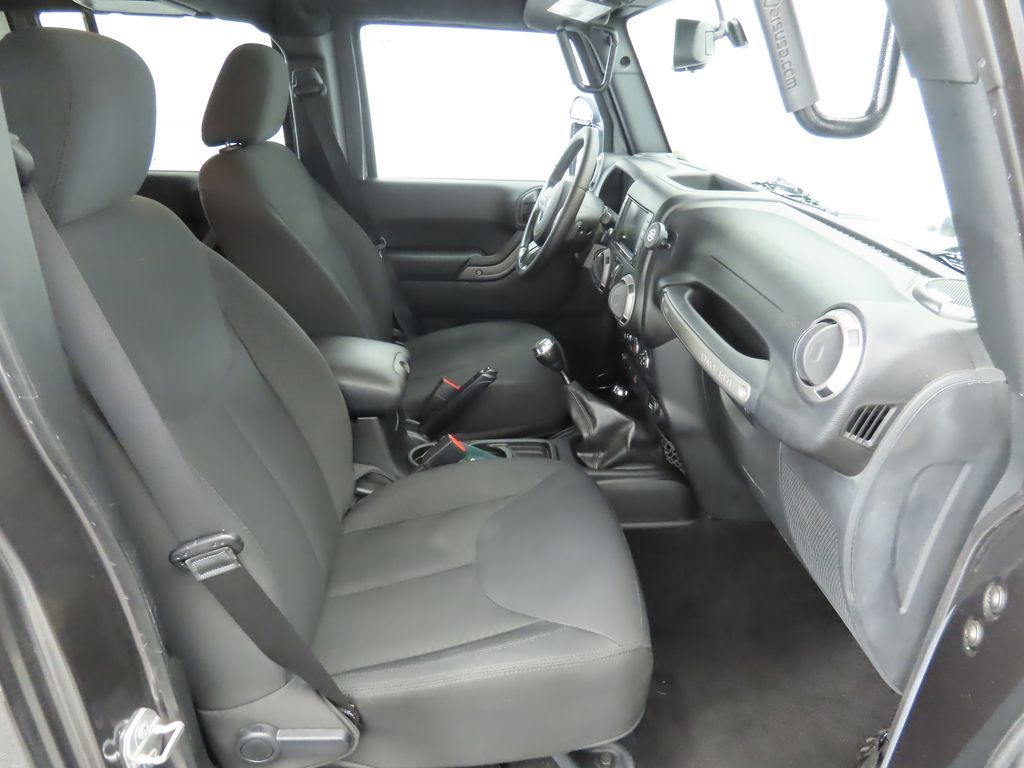 2016 Jeep Wrangler Unlimited Sport 19