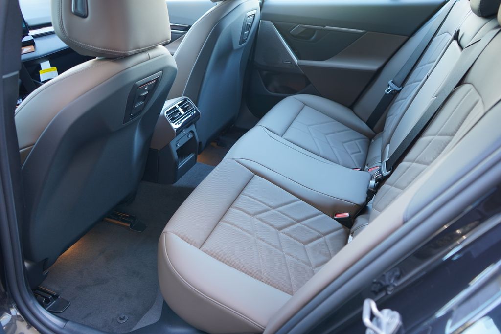 Thumbnail: 2026 BMW i5 - 20