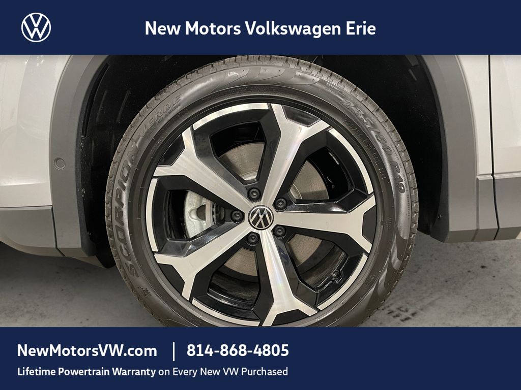 New 2026 Silver Metallic Volkswagen 2.0T SE image 13