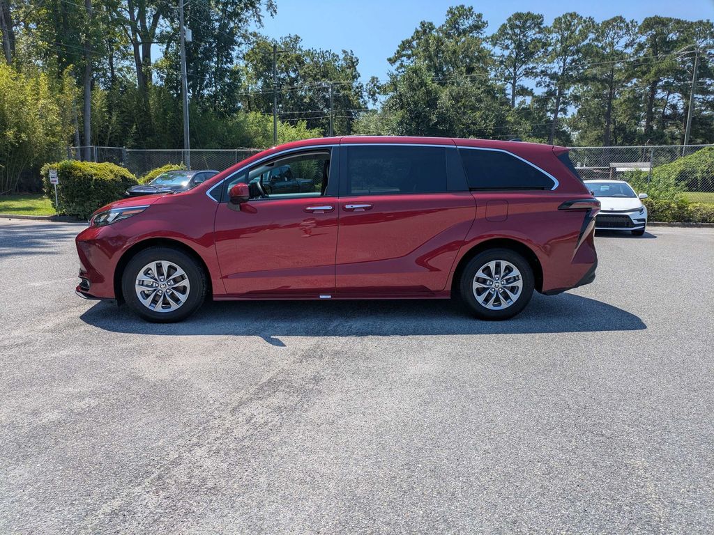 Used 2025 Toyota Sienna Van