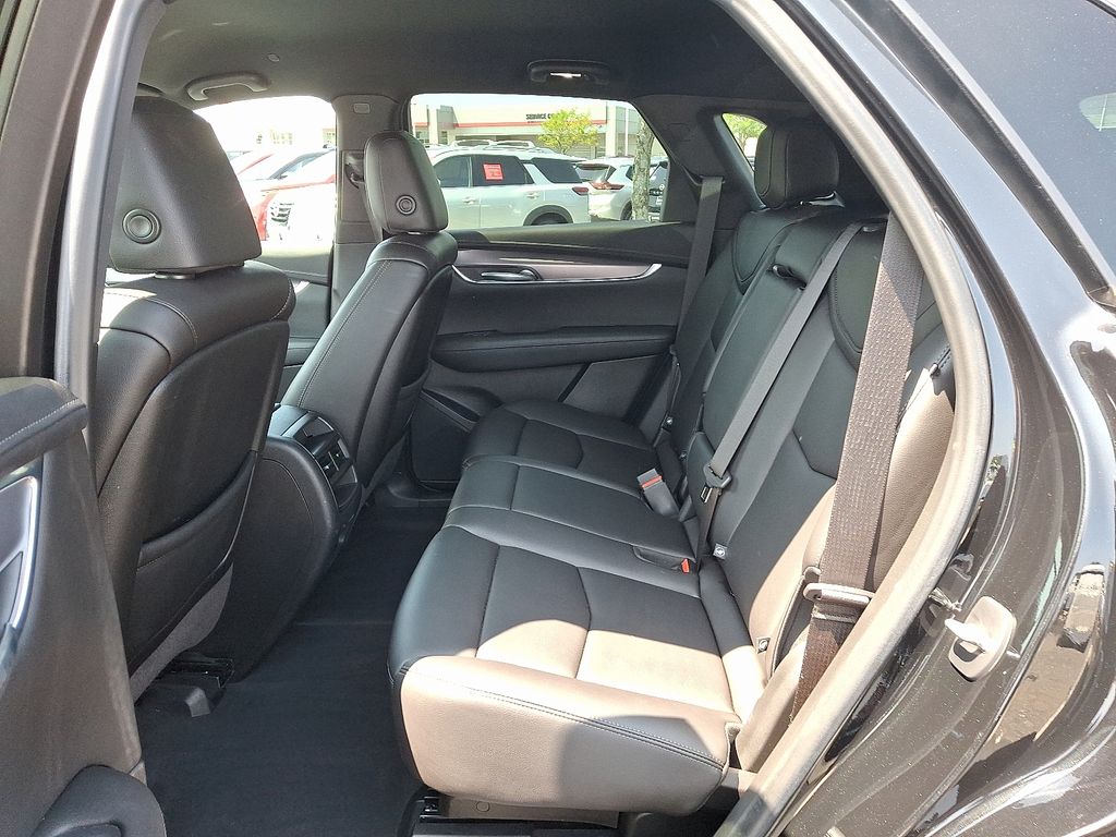 Thumbnail: 2021 Cadillac XT5 - 10