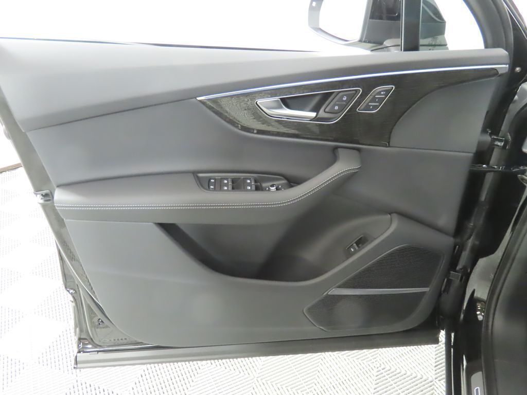 Thumbnail: 2025 Audi Q7 - 27