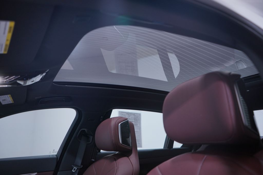 Thumbnail: 2025 BMW i7 - 8