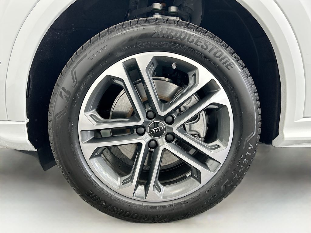 Thumbnail: 2025 Audi Q5 - 30