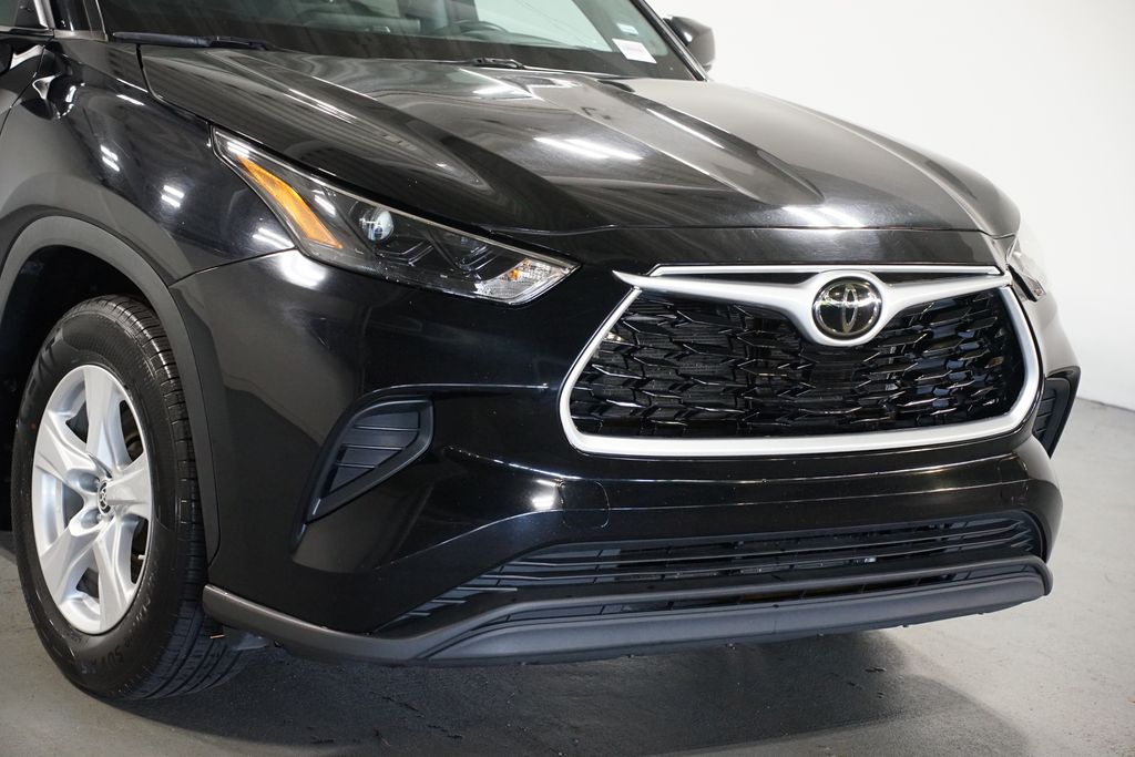 Thumbnail: 2023 Toyota Highlander - 4