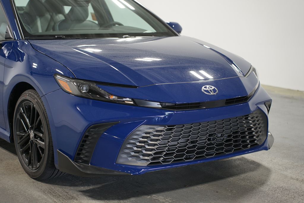 2025 Toyota Camry SE 4