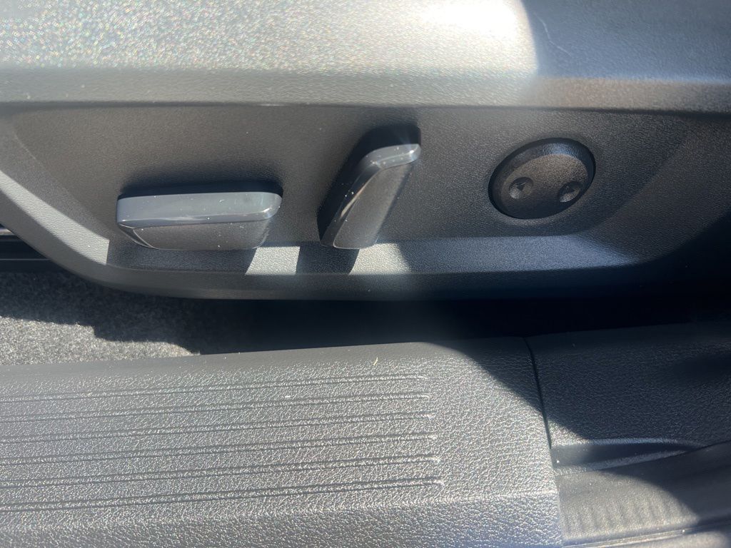 2021 Nissan Rogue SV photo