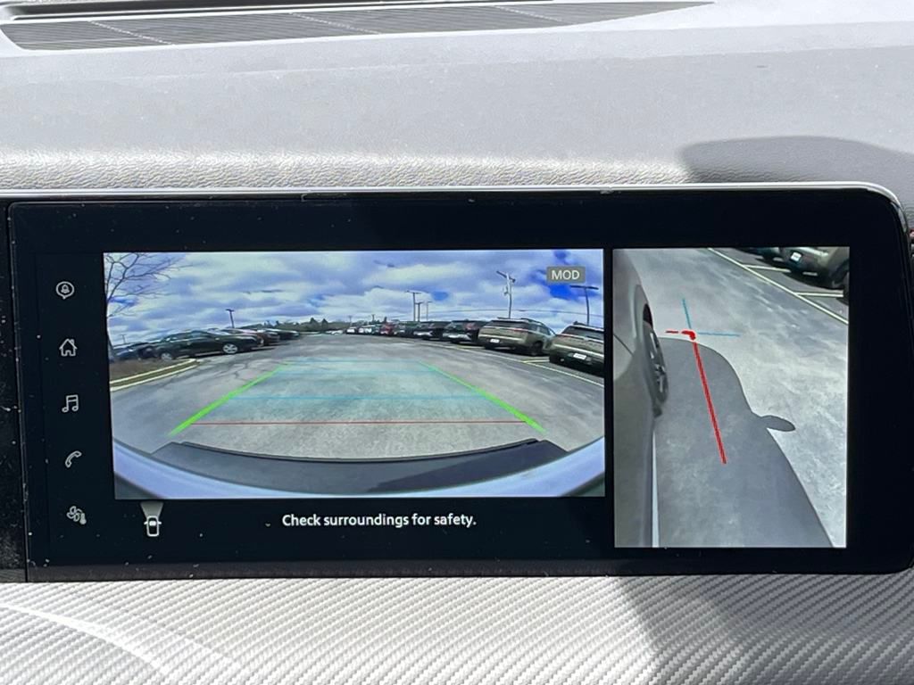 2025 Nissan Kicks SR photo
