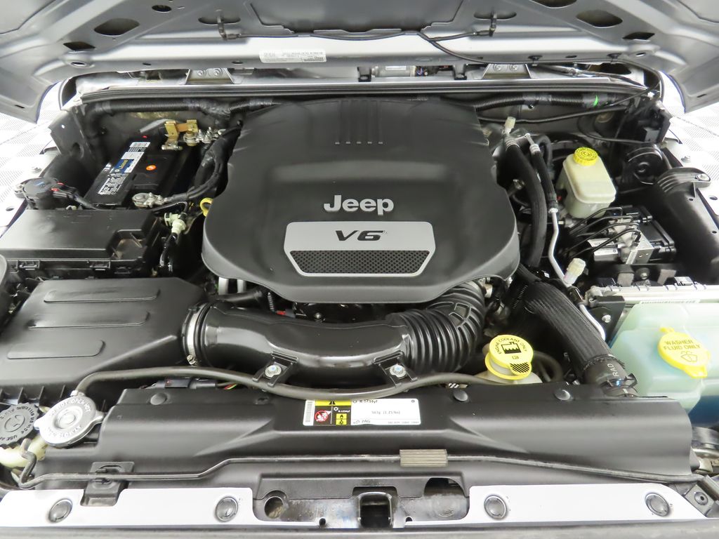 2015 Jeep Wrangler Unlimited Sport 28