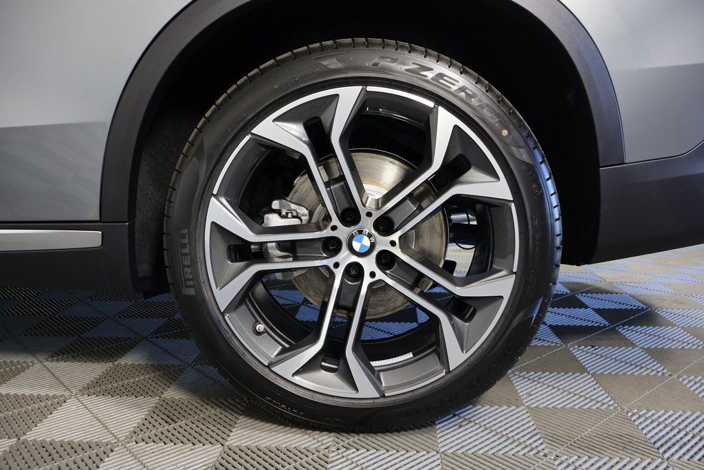 Thumbnail: 2026 BMW X5 - 10