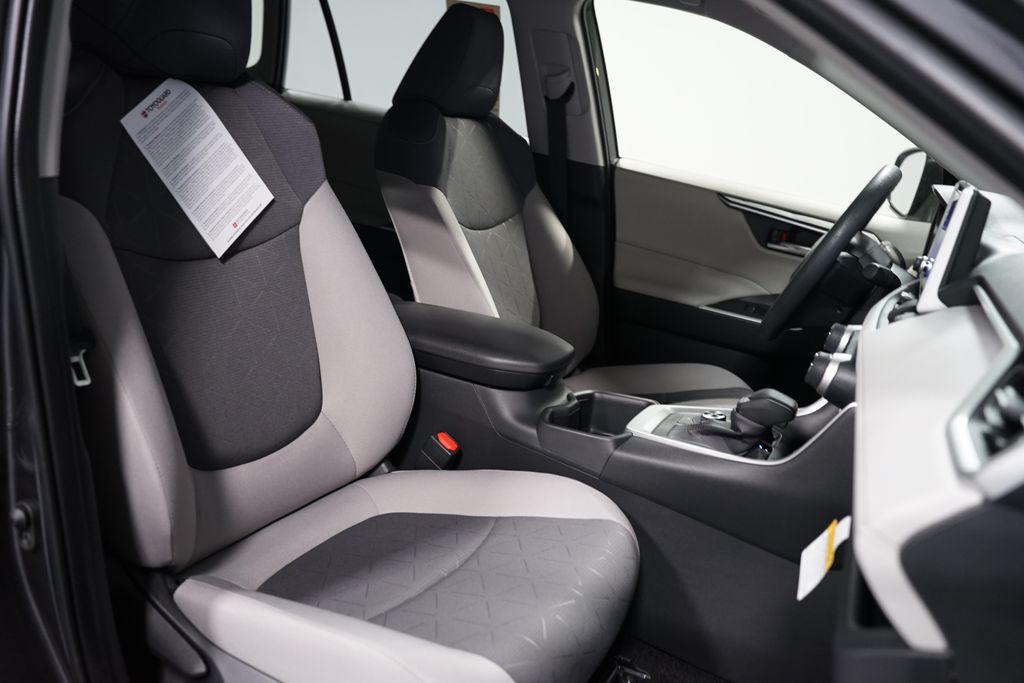 Thumbnail: 2025 Toyota RAV4 - 28