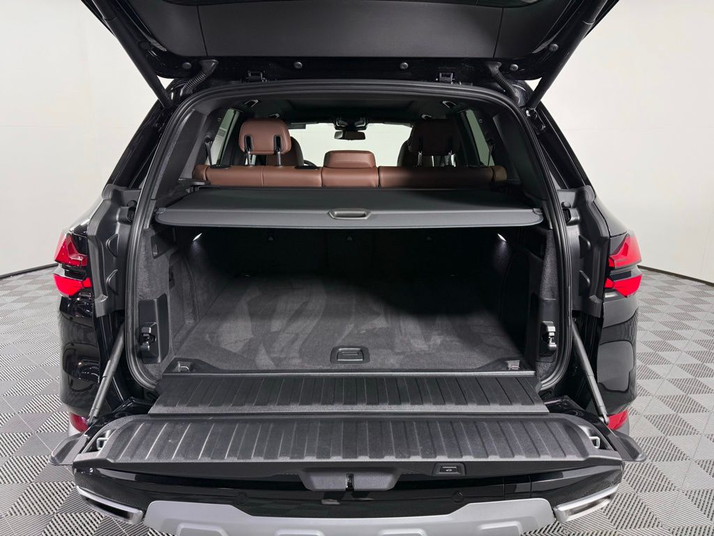 Thumbnail: 2024 BMW X5 - 18