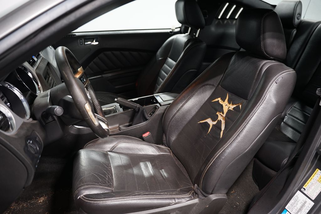 2011 Ford Mustang Premium 6