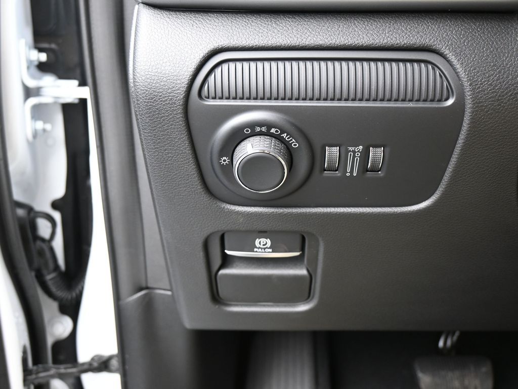 New 2026 Bright White Clearcoat Jeep  image 17