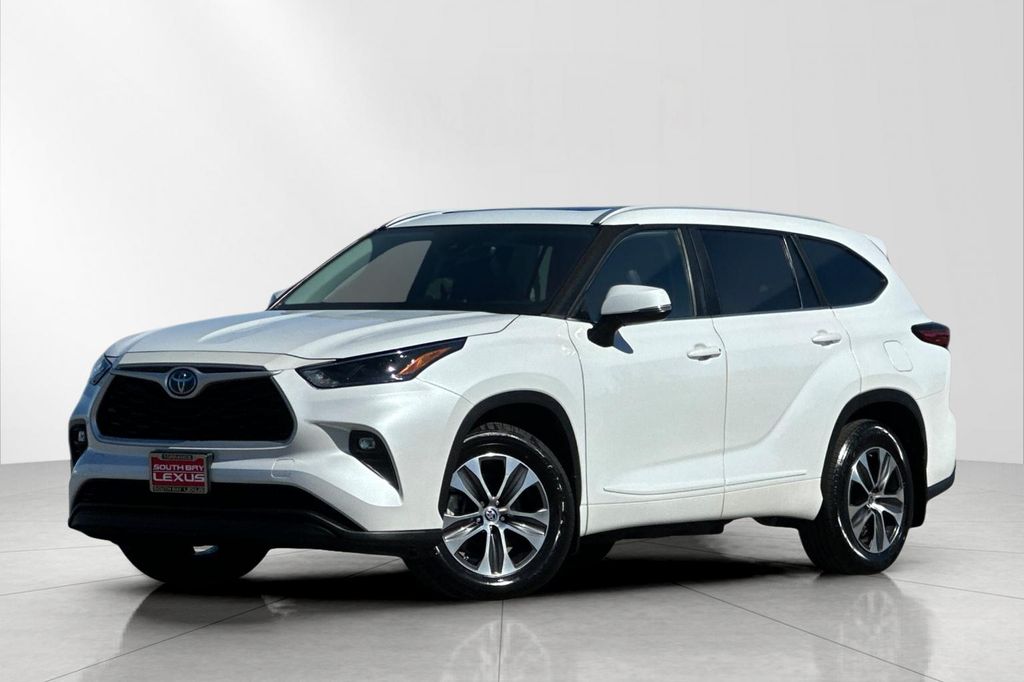 2023 Toyota Highlander Hybrid XLE FWD