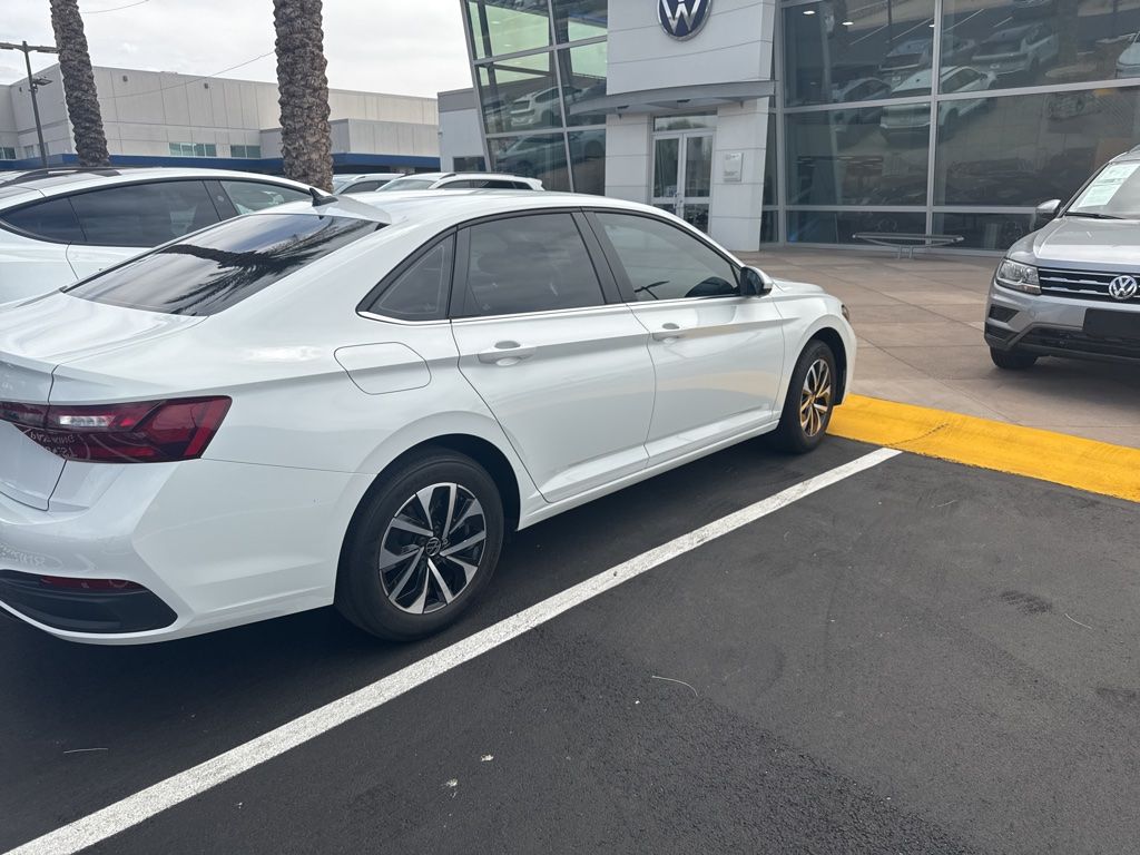 Thumbnail: 2023 Volkswagen Jetta - 5