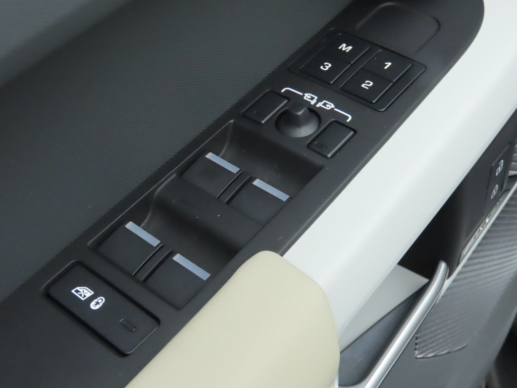 Thumbnail: 2024 Land Rover Defender - 24